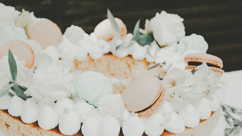 a pile of white flowers