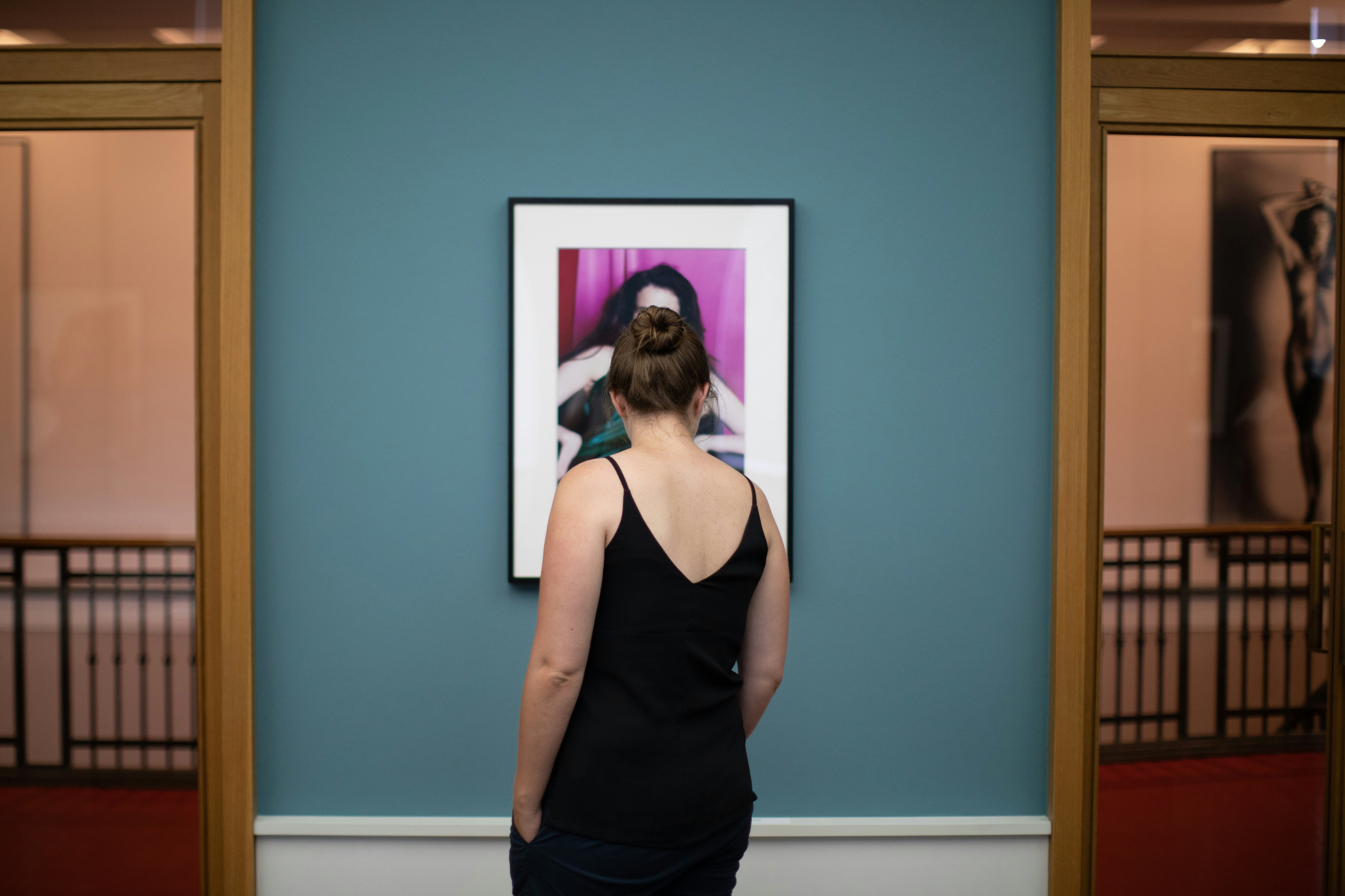 Interactive art gallery website features