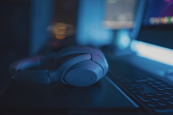 Best Wireless Noise Cancelling Headphones in 2026: Freedom Meets Silence