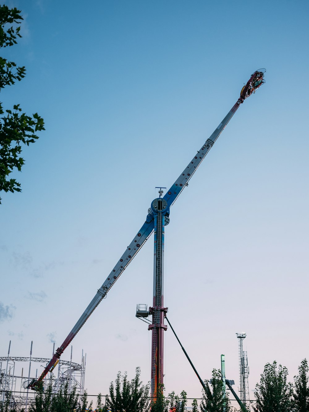 a large crane with a blue sky