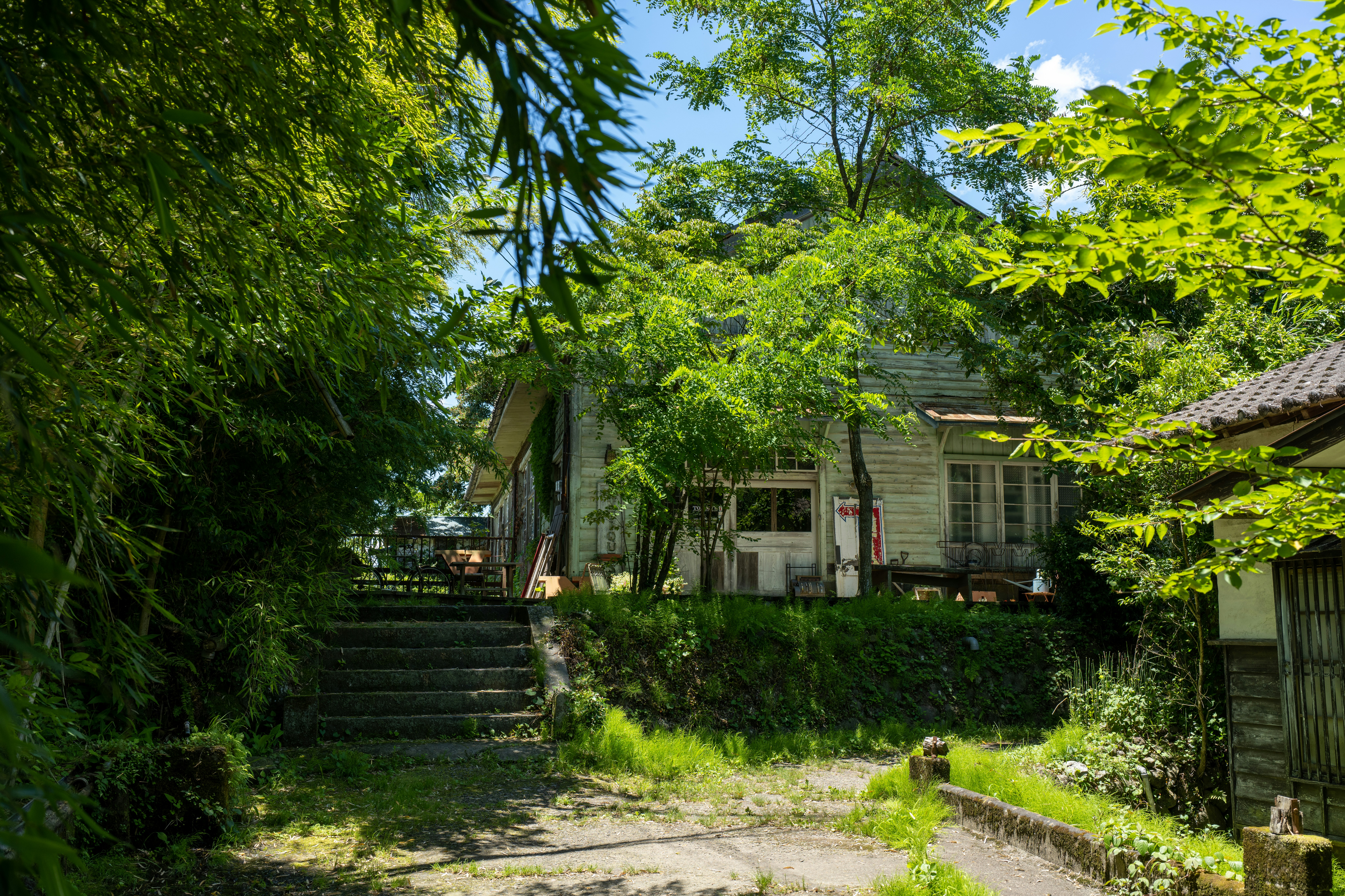 photo-1656488498038-daefcc16fb6e?ixid=M3wxMjA3fDB8MXxzZWFyY2h8MTV8fGtlbm55JTIwaGlsbHMlMjBidW5nYWxvdyUyMGZvciUyMHNhbGV8ZW58MHx8fHwxNzYyNzgxODkxfDA\u0026ixlib=rb-4.1.0