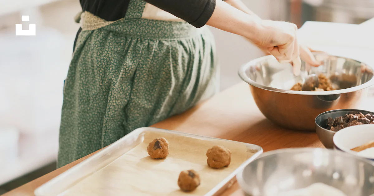 Human Making Food A person making food photo – Free Bowl Image on Unsplash