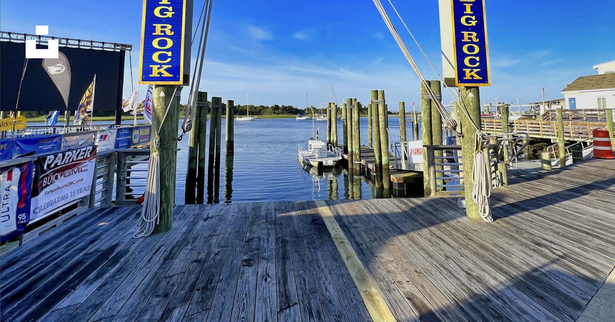 A sign on a dock photo – Free Morehead city Image on Unsplash