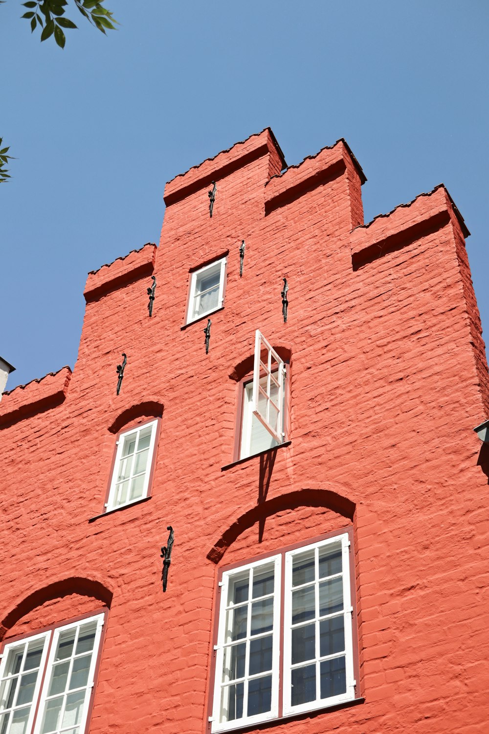 a brick building with windows