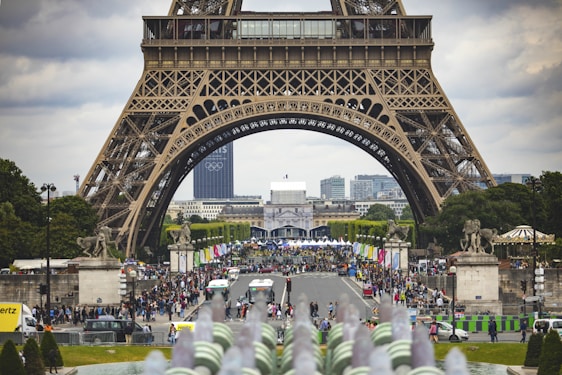 A vibrant photo of Paris with conference attendees engaging in lively conversation near the Eiffel Tower.