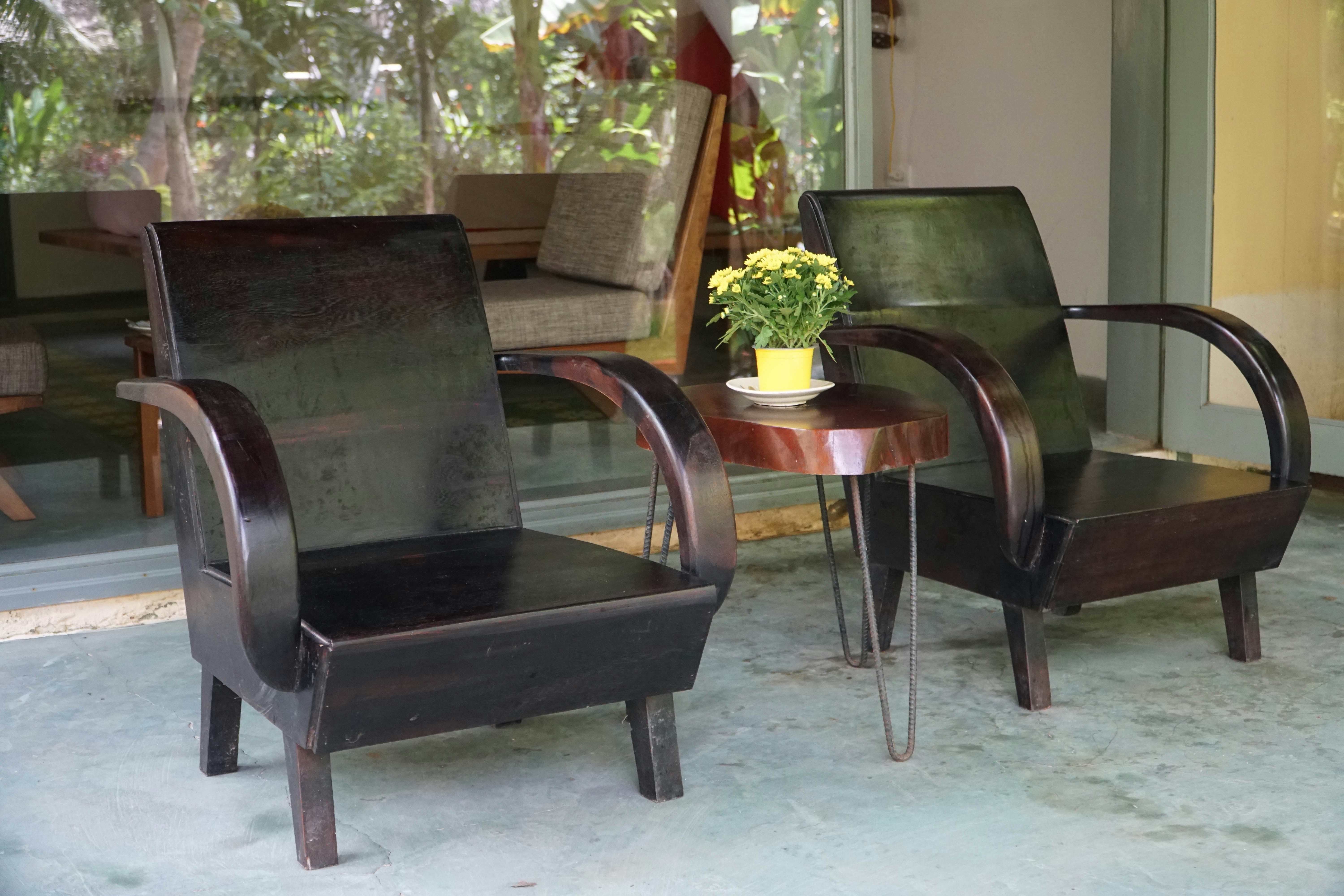 a table and chairs in a room