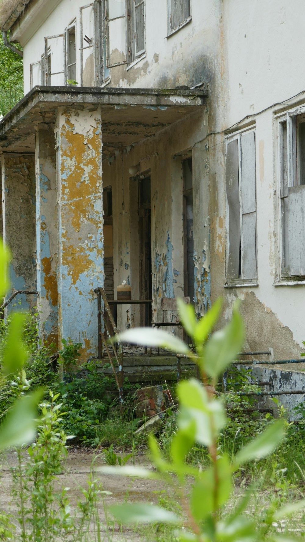 a building with a broken window