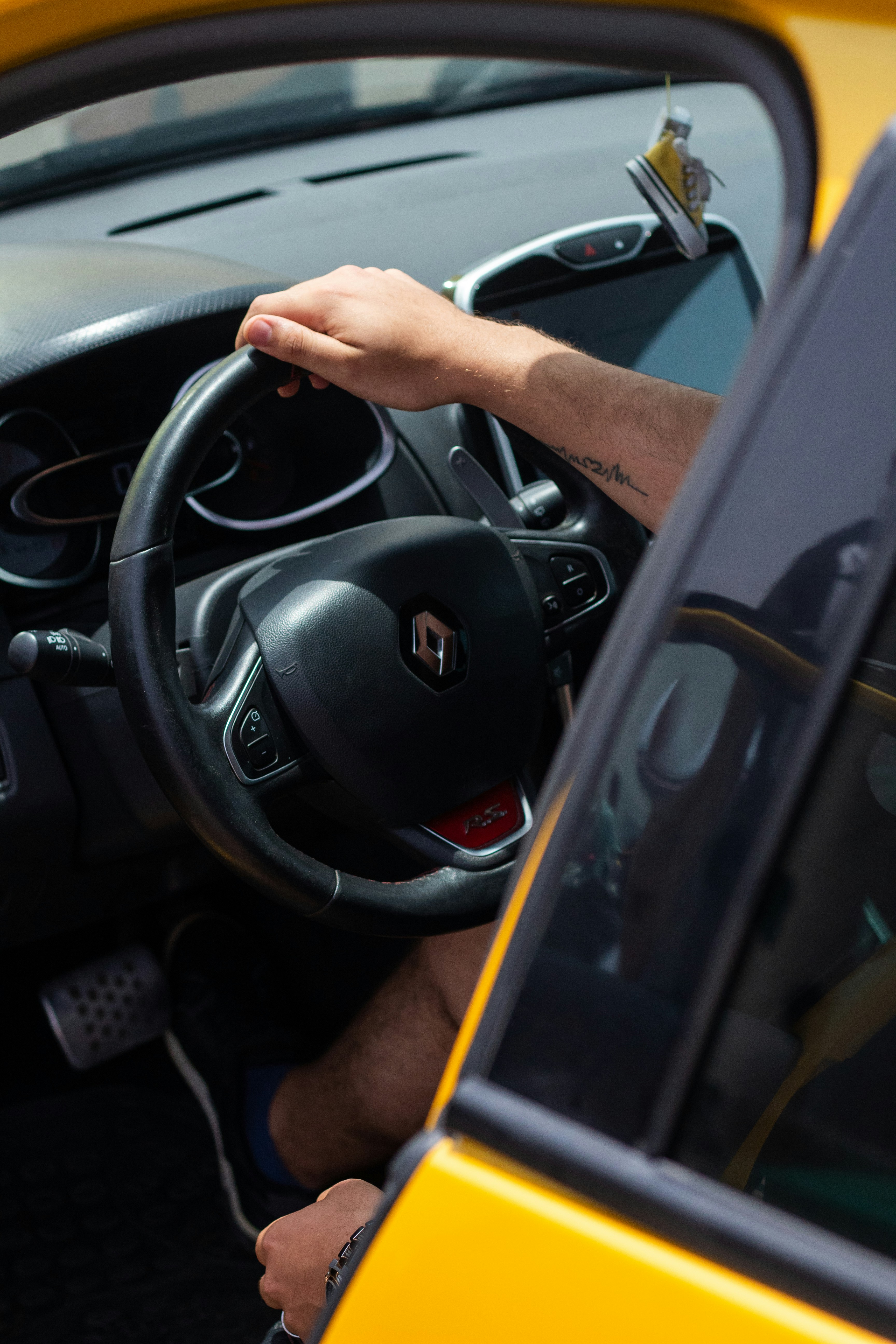 Effortlessly Sell Your Modified Renaultsport Clio RS Today!