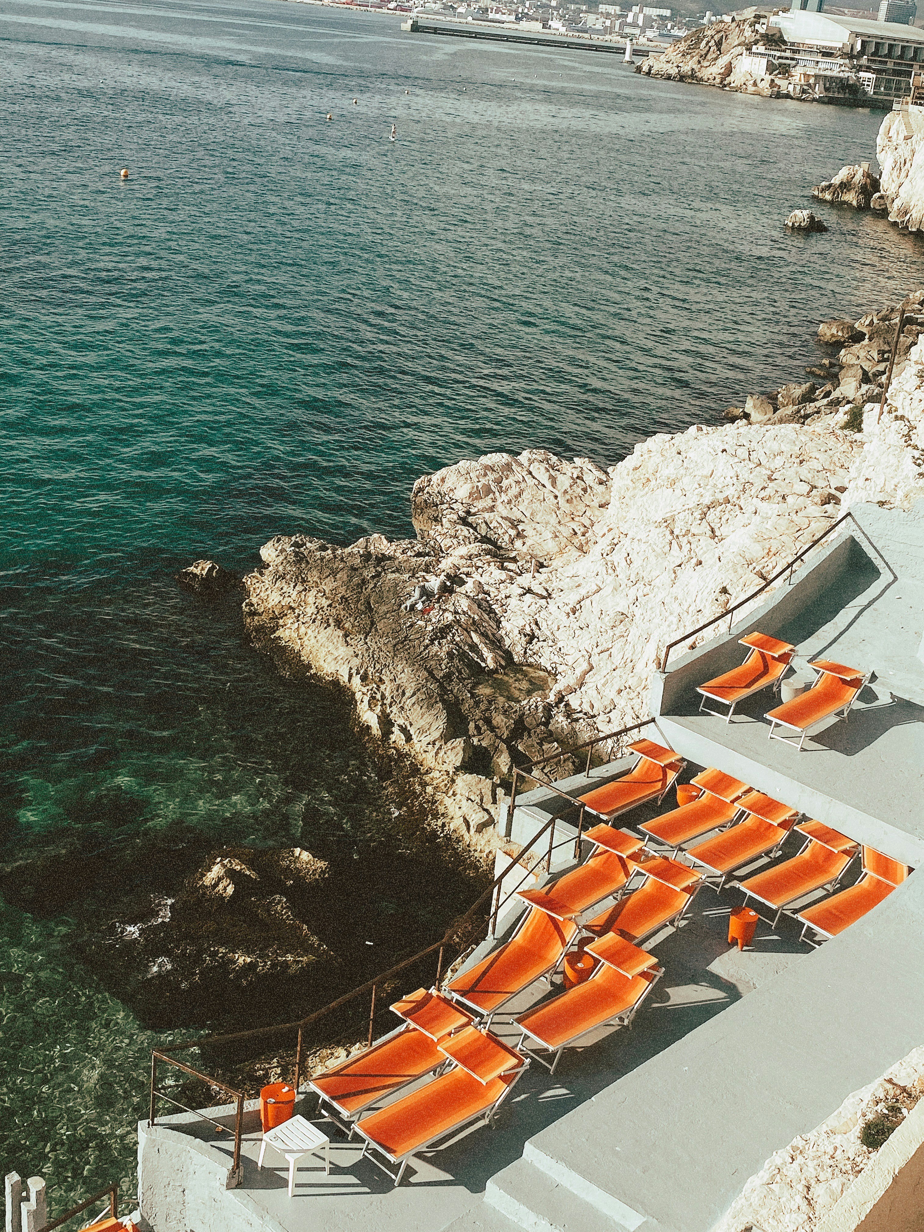 Un bateau sur l’eau