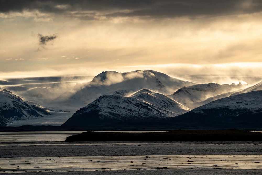 a snowy mountain range