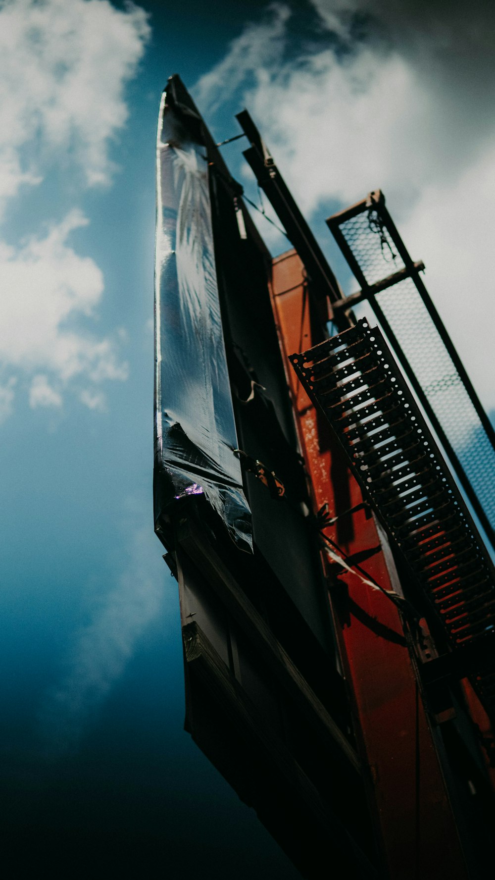 Eine Gruppe von Wolken am Himmel