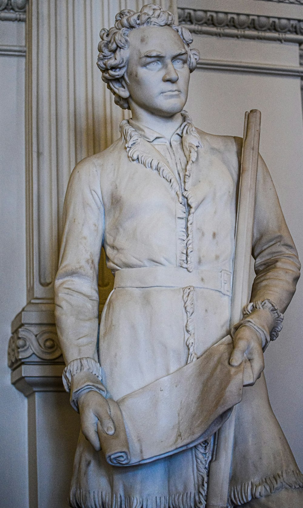 a statue of a person
