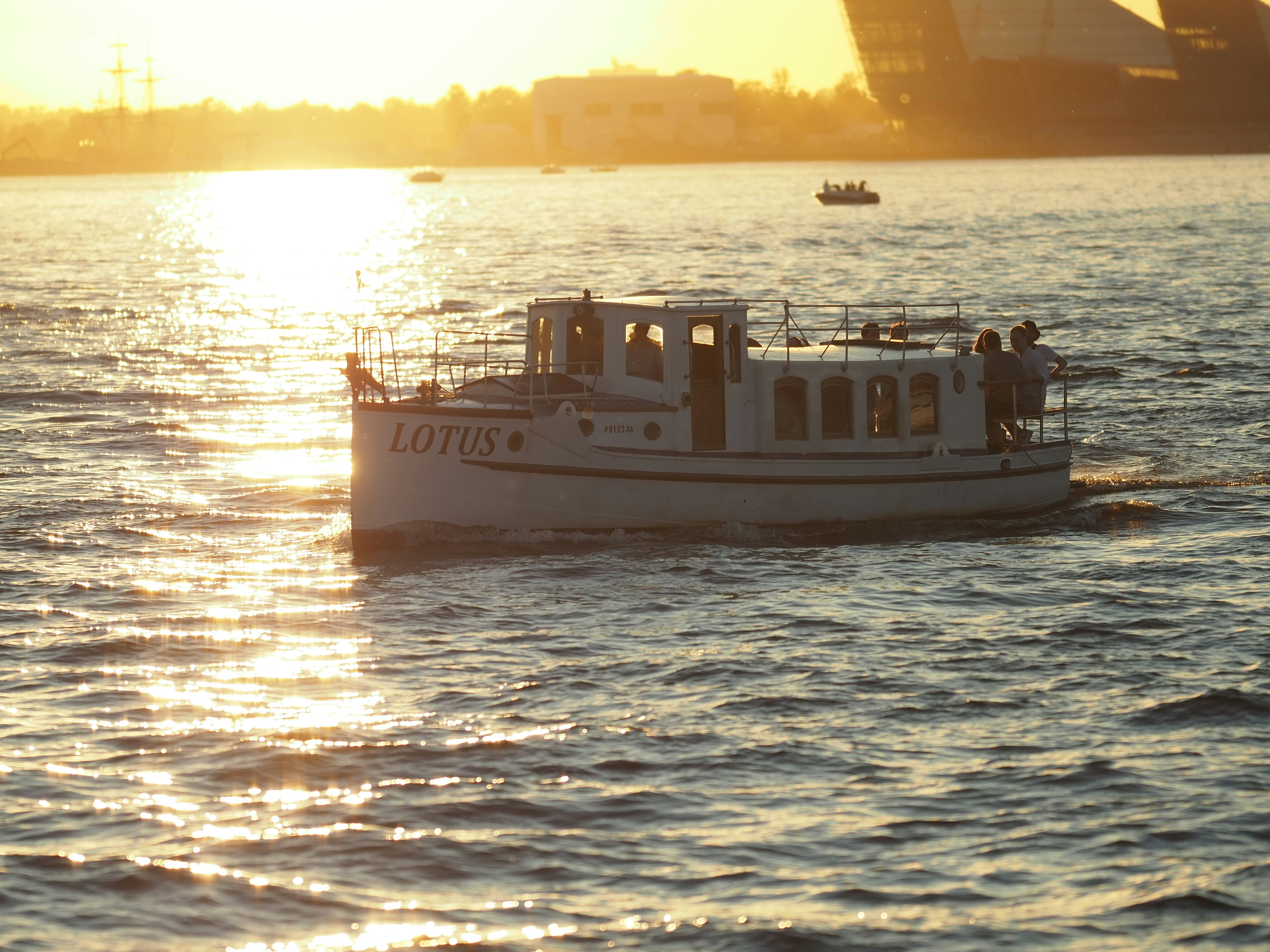 Photo by alekhinsasha