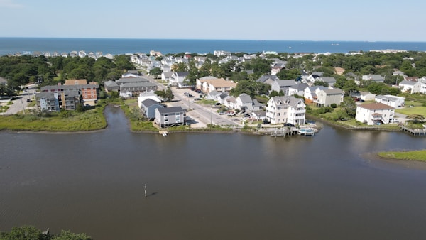 Alanton tree-lined streets with established homes in Virginia Beach