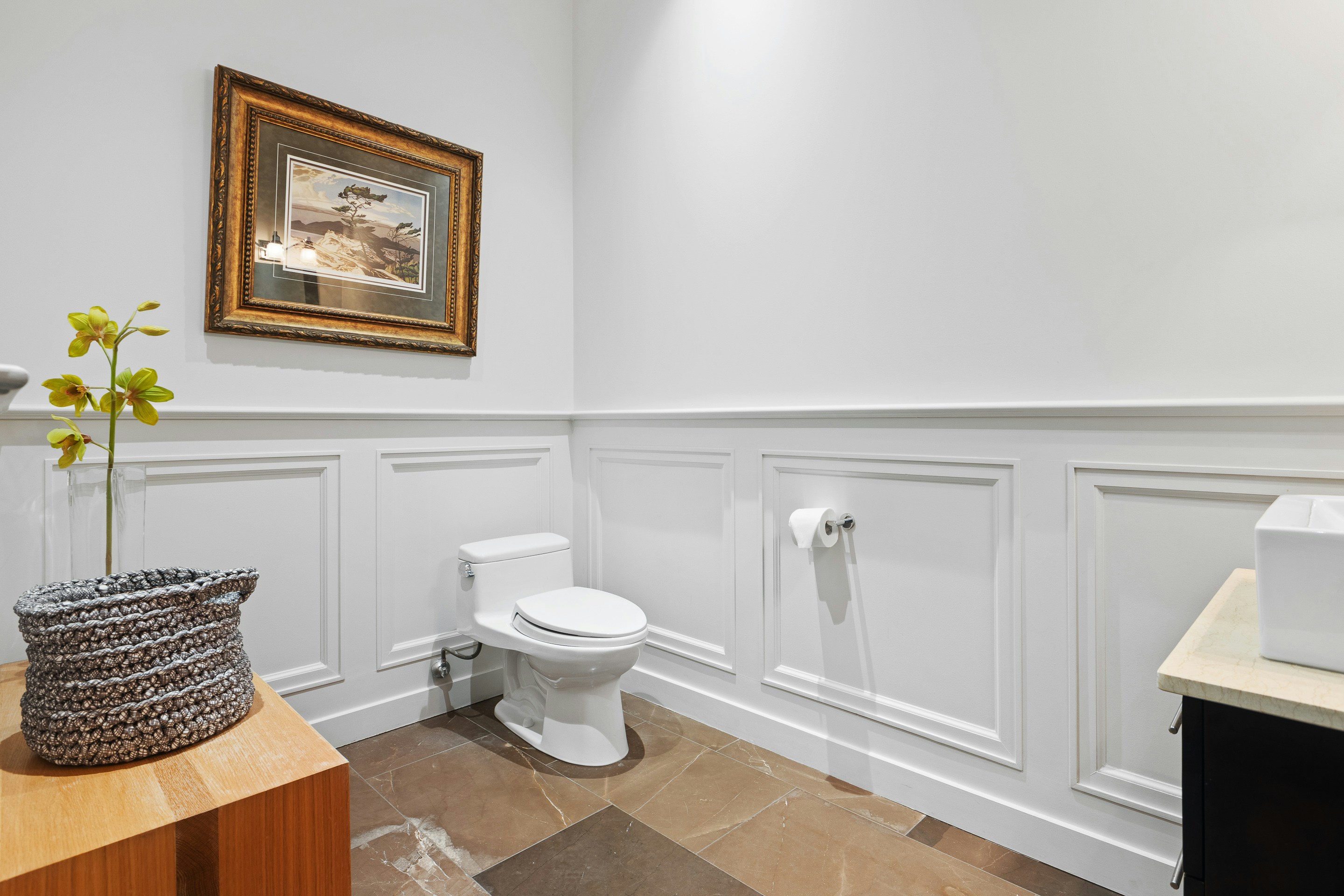 Quelle couleur choisir pour agrandir visuellement des toilettes ?