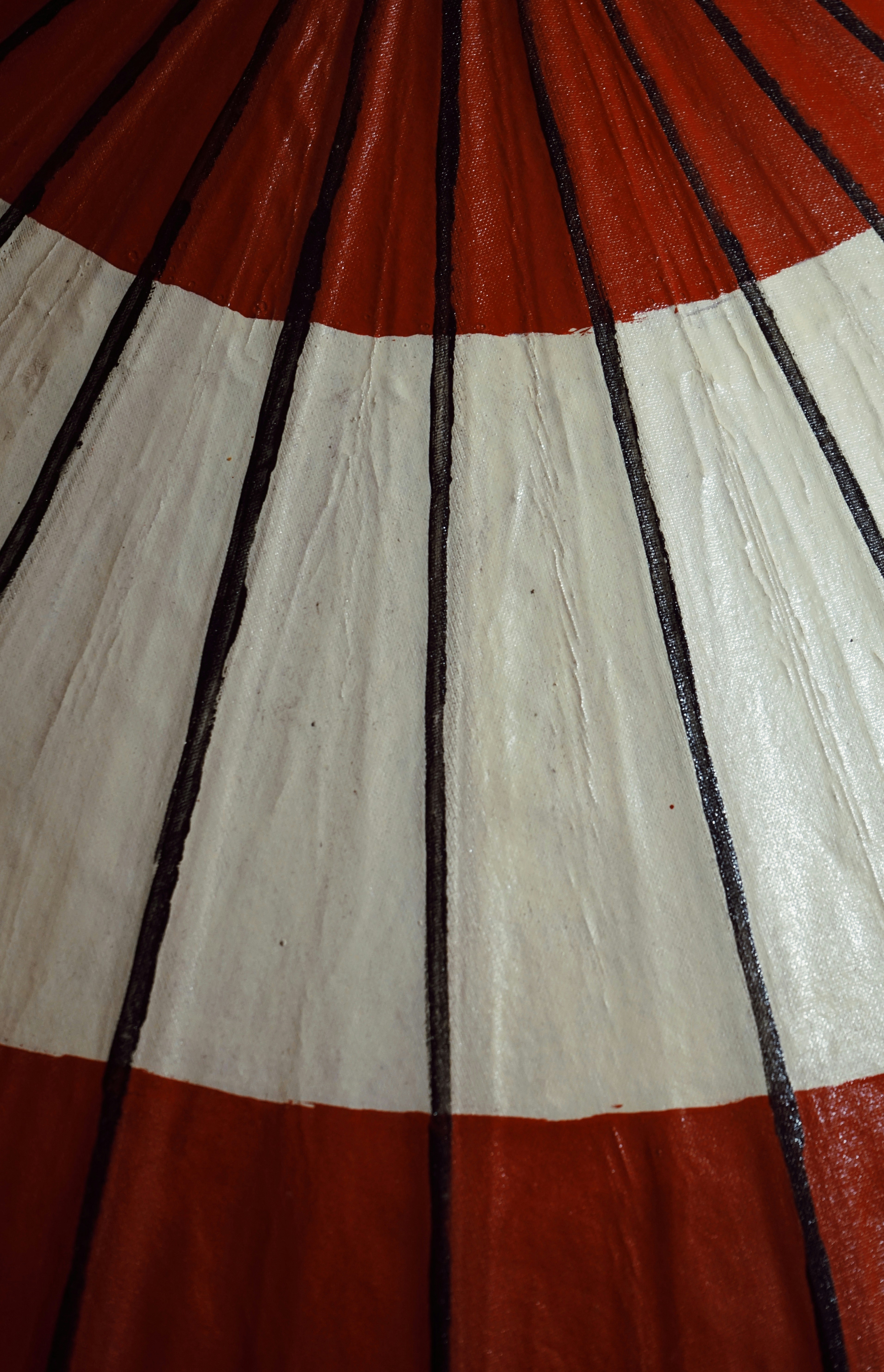 Falda larga estampada geométrica con colores vivos