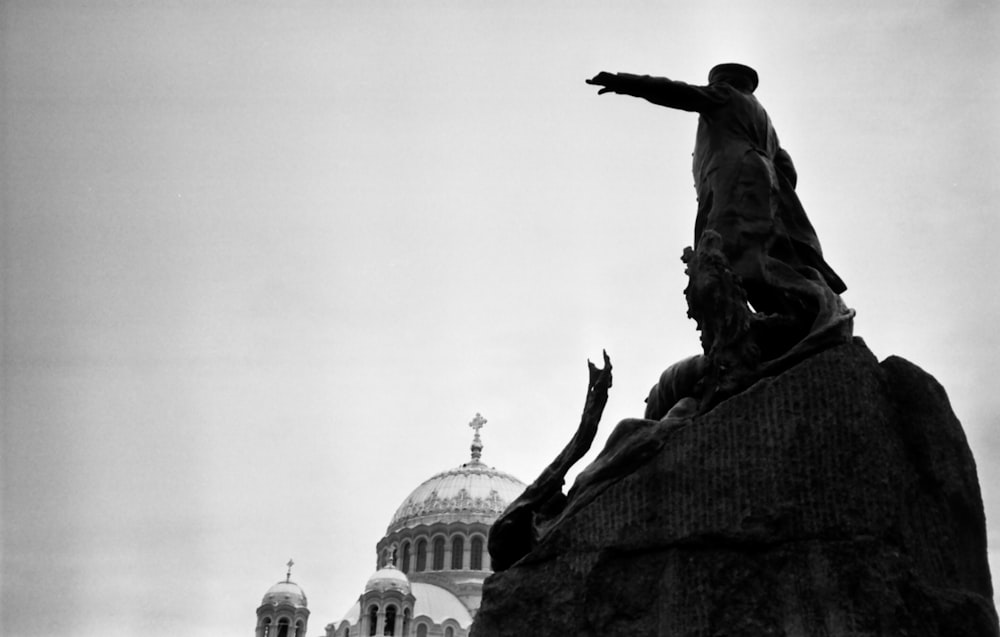 a statue of a man holding his arms up