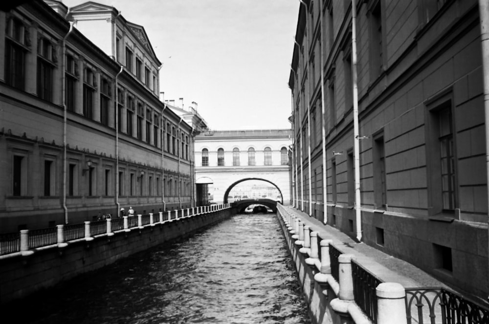 a canal between buildings with Bridge of Sighs in the background