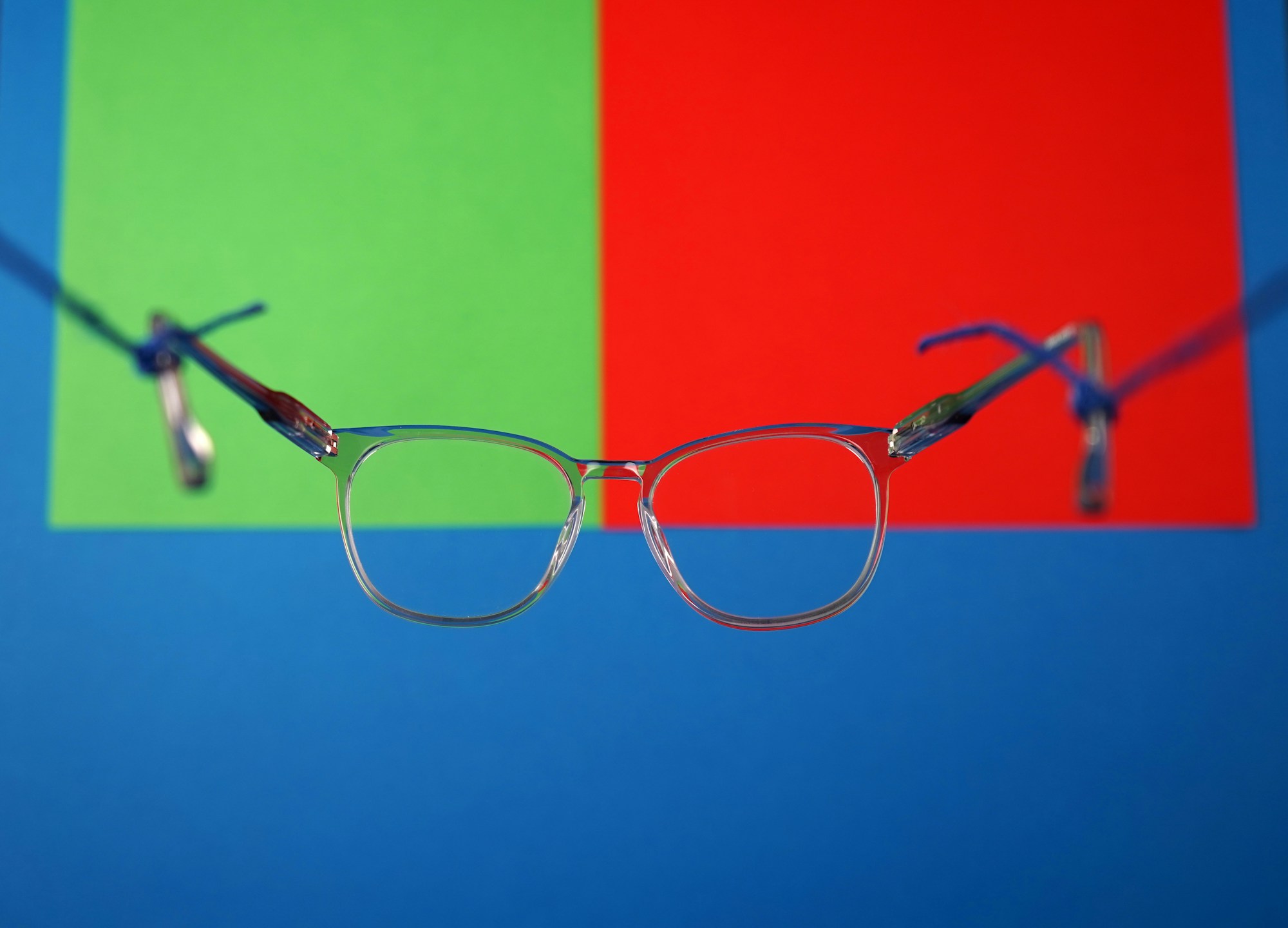 Apple Pivots: AI Glasses Take Precedence Over Vision Pro 2