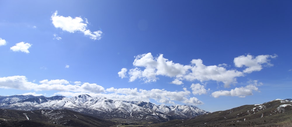 a snowy mountain range