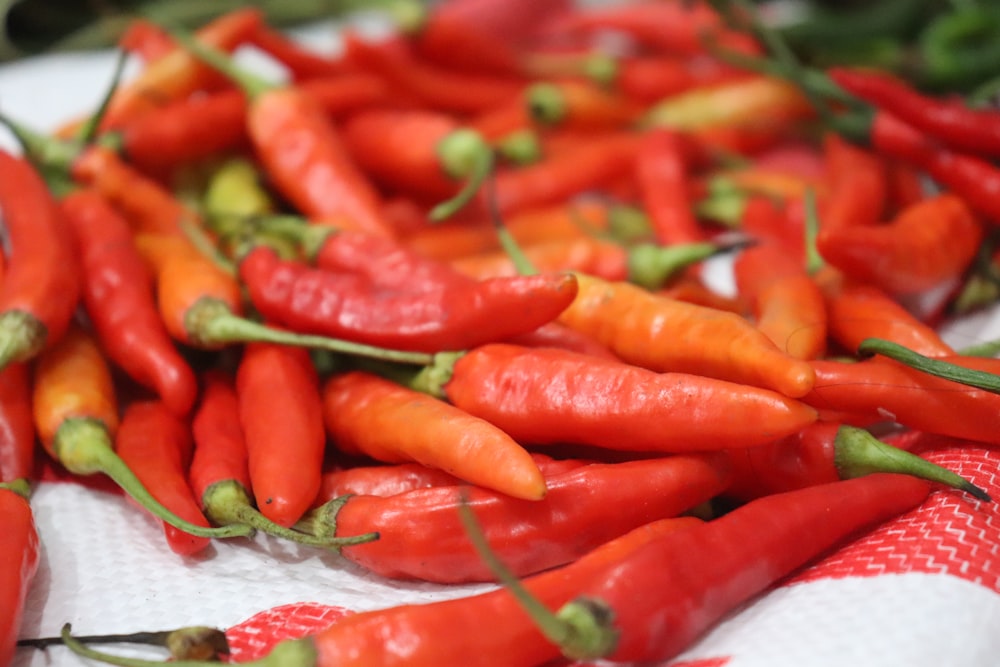 a pile of red peppers