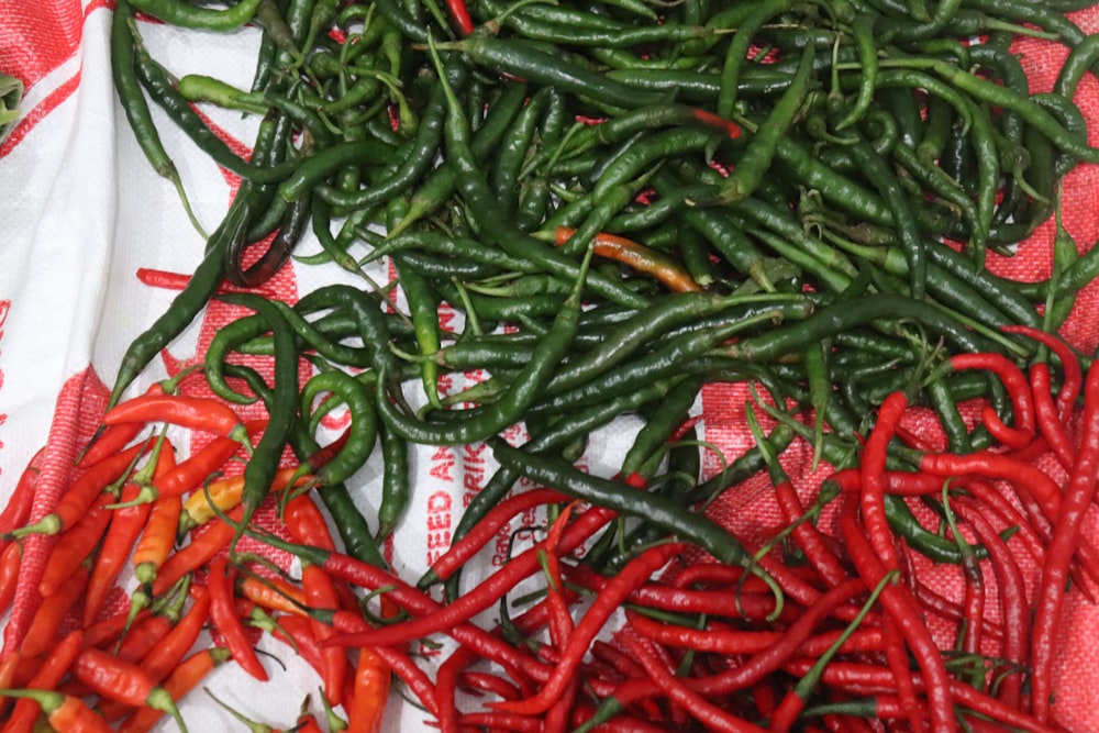 a pile of red peppers