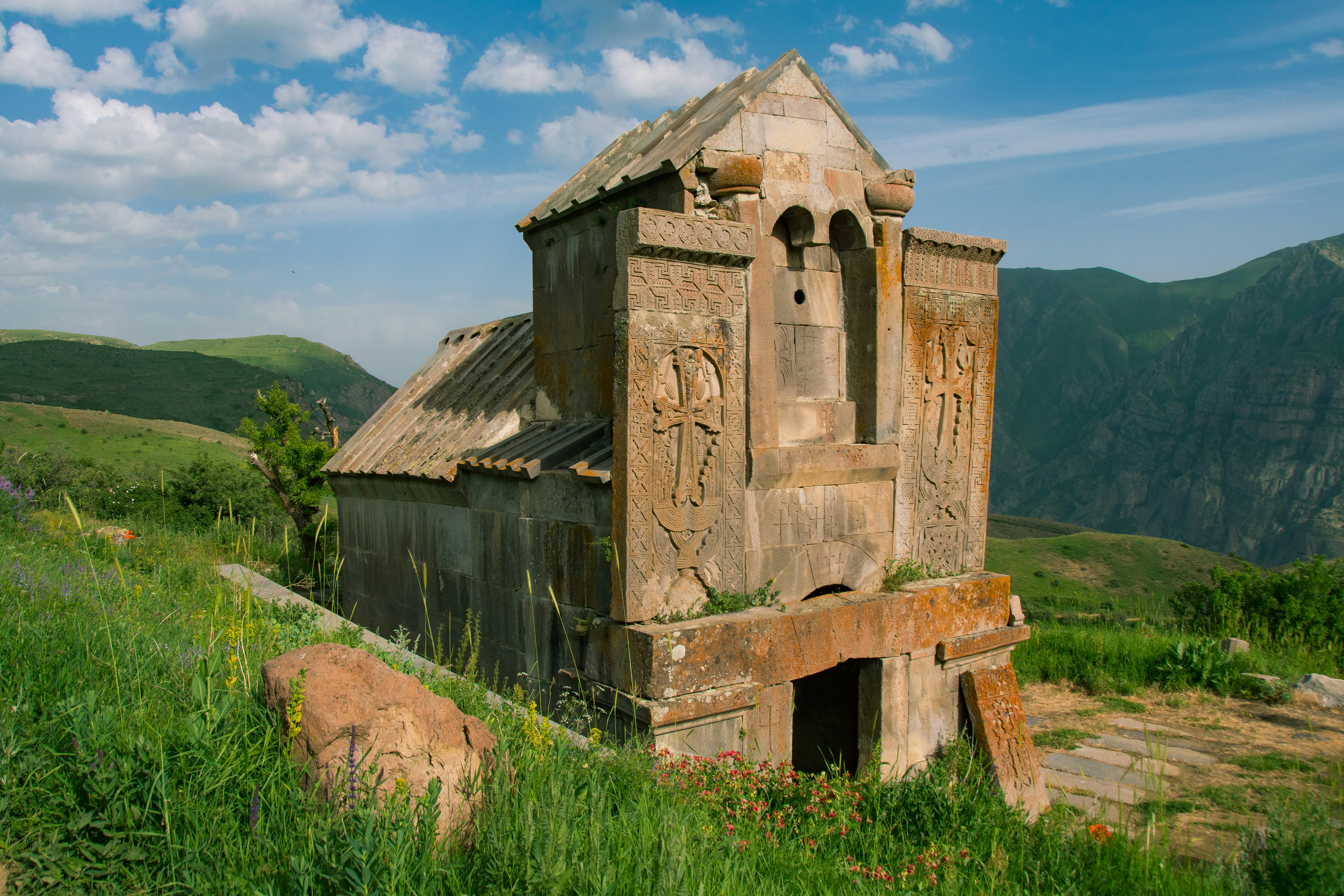 Stay online in the Armenia with a prepaid eSIM from eSIMlii. Instant activation, no roaming charges, and reliable coverage.