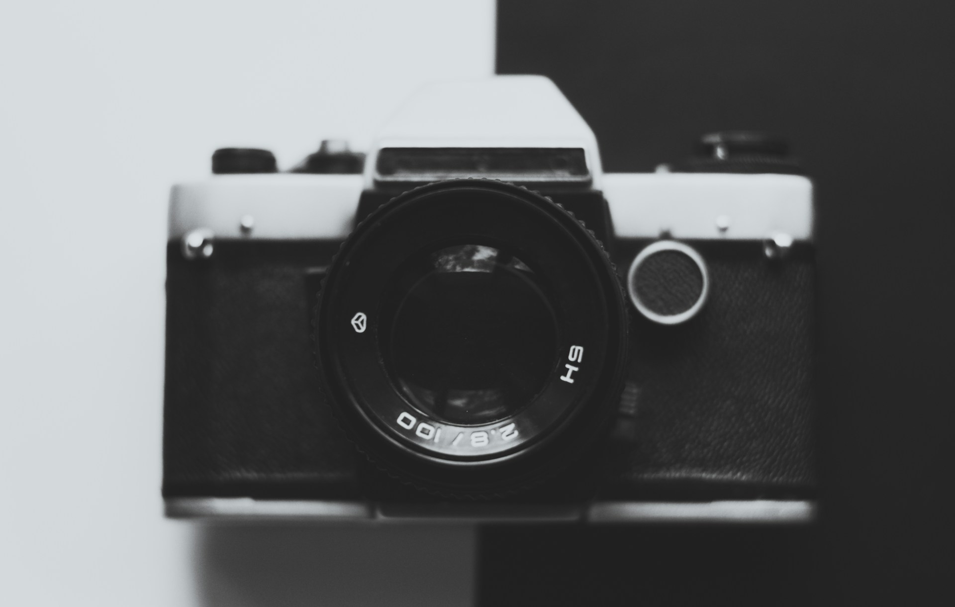 a black and white photo of a camera