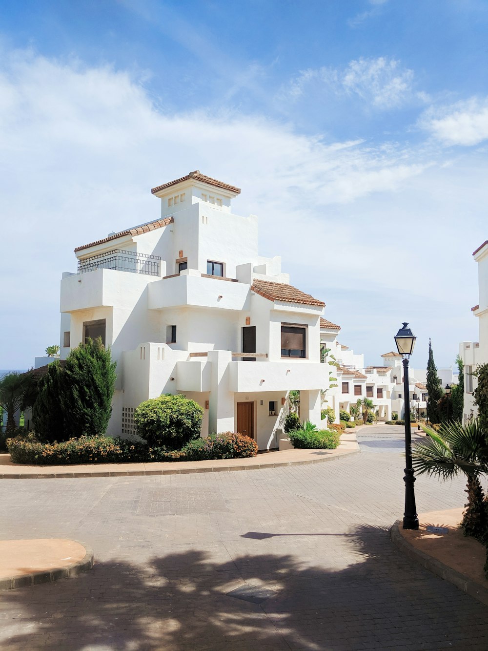 a white building with columns