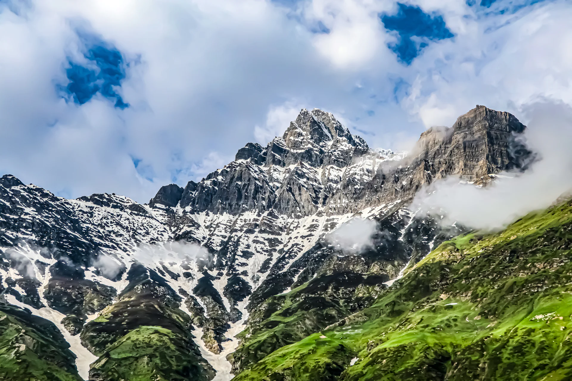 On the way to Jispa, Himachal Pradesh