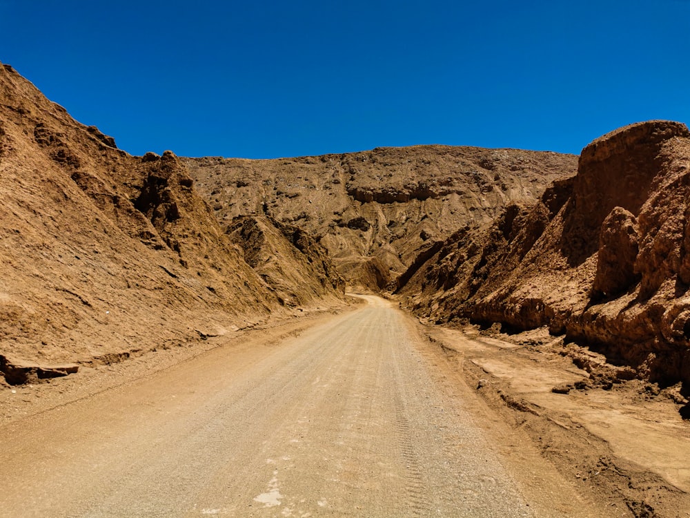 Une route dans le désert