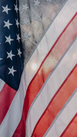 A symbolic image showing a tug of war between American and Chinese flags.