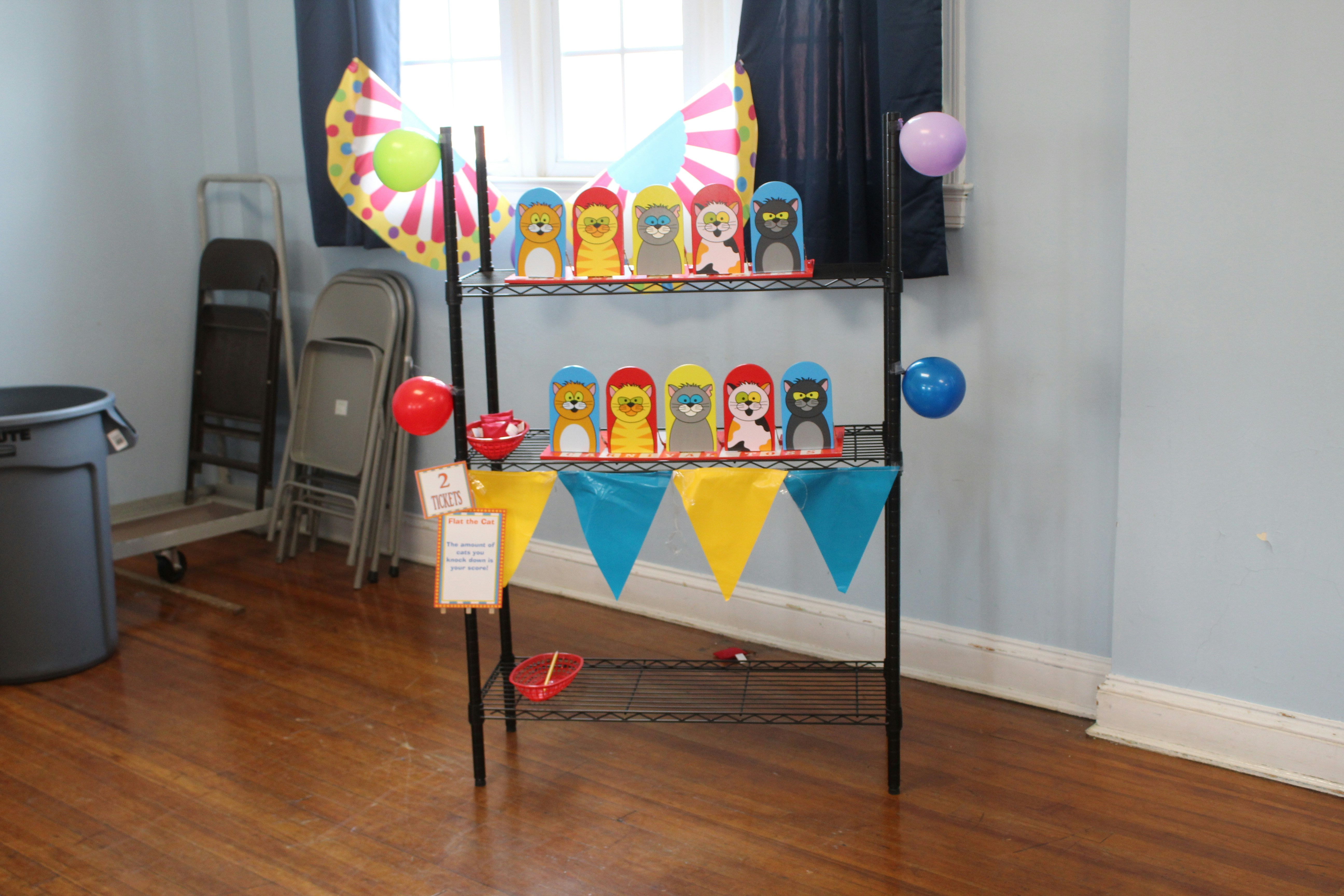 Festa infantil com decoração colorida e balões