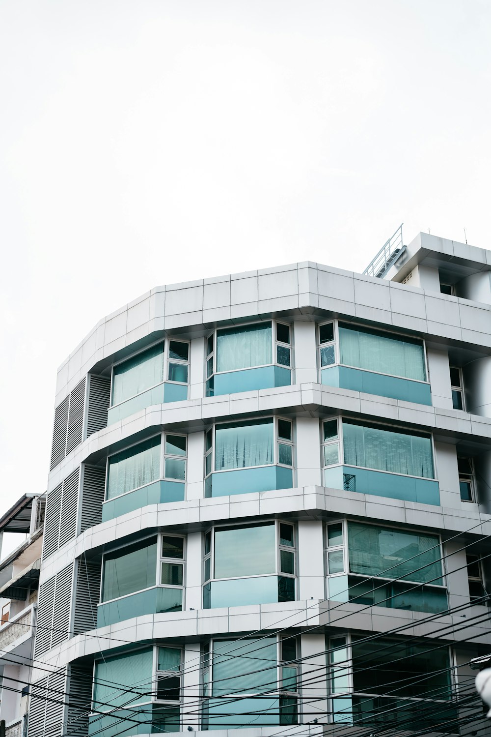 a building with many windows