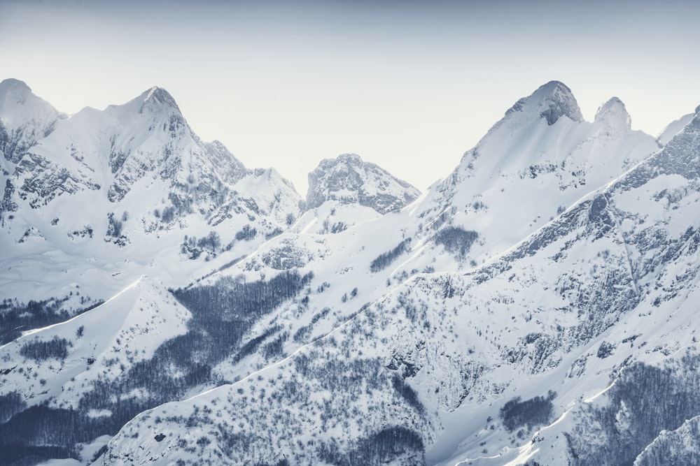 a snowy mountain range