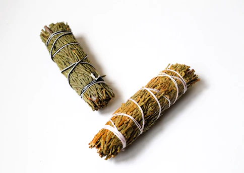 Bundles of rare medicinal herbs neatly arranged on a natural fiber cloth, highlighting bhringraj and senna auriculata.