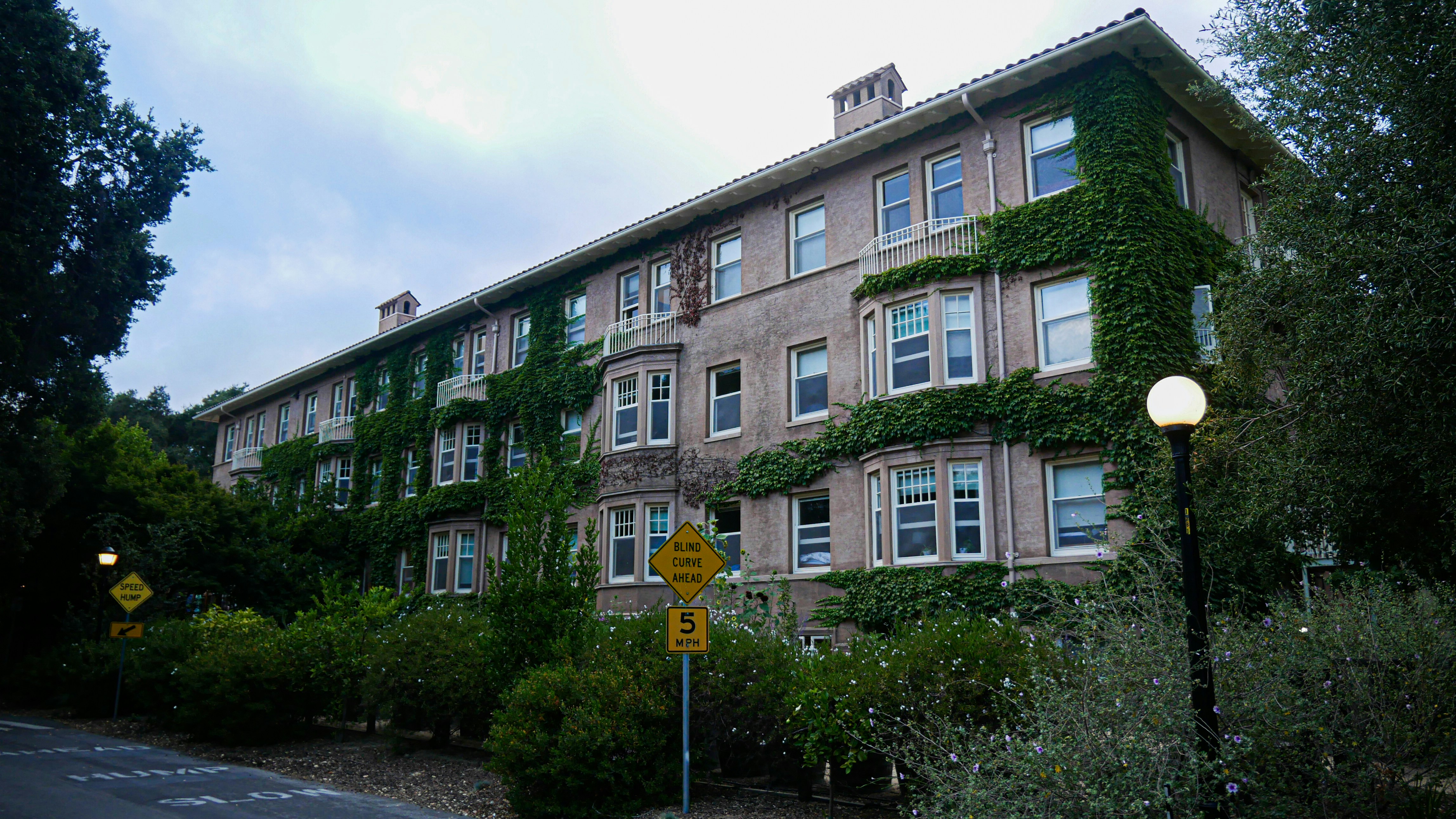 a large building with many windows