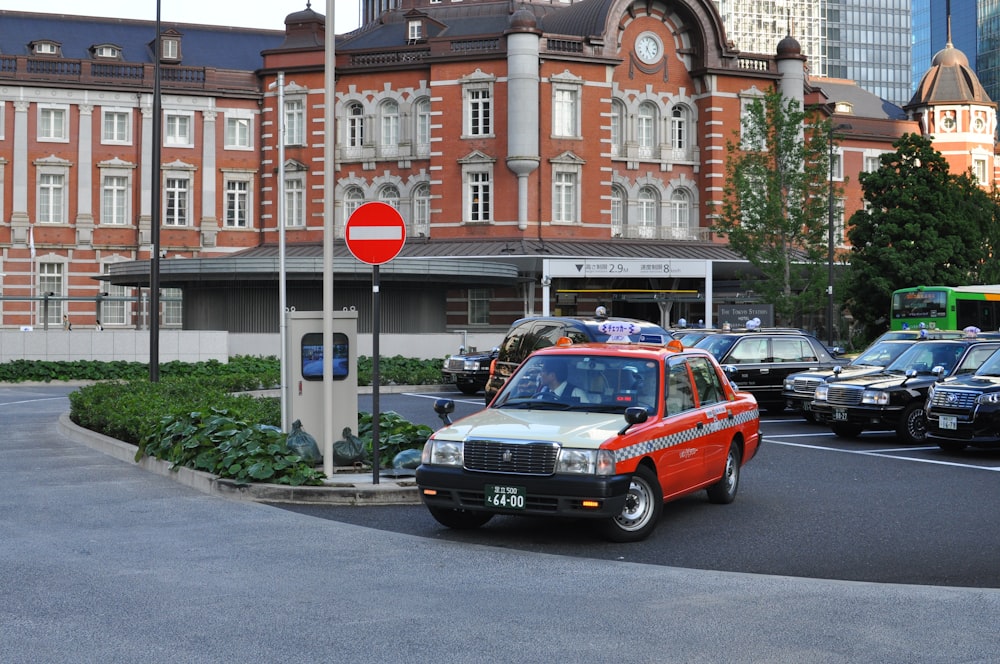 a group of cars are parked on the side of a road