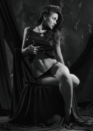 A sensual woman posing gracefully in a softly lit Bordeaux apartment.
