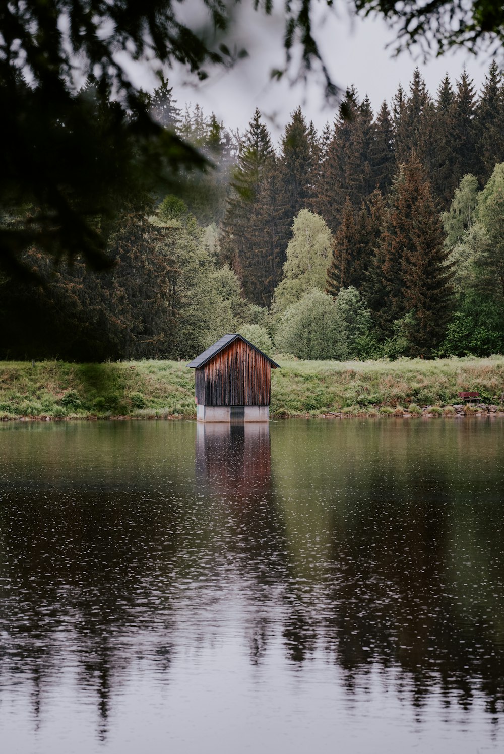 a small building by a lake