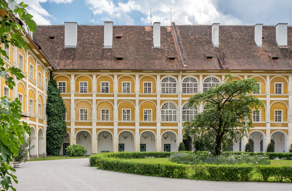 a large building with many windows