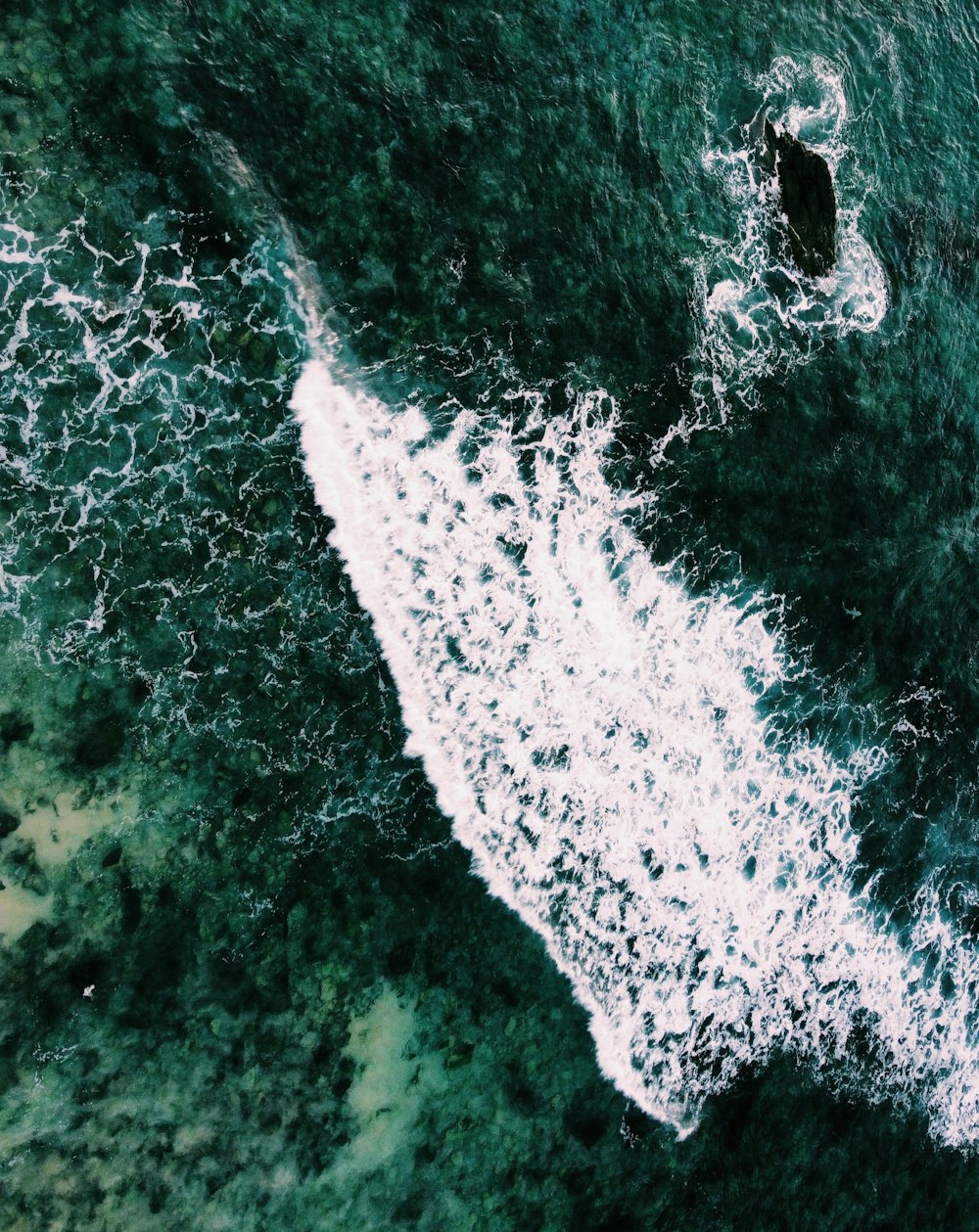 Eine Welle im Ozean
