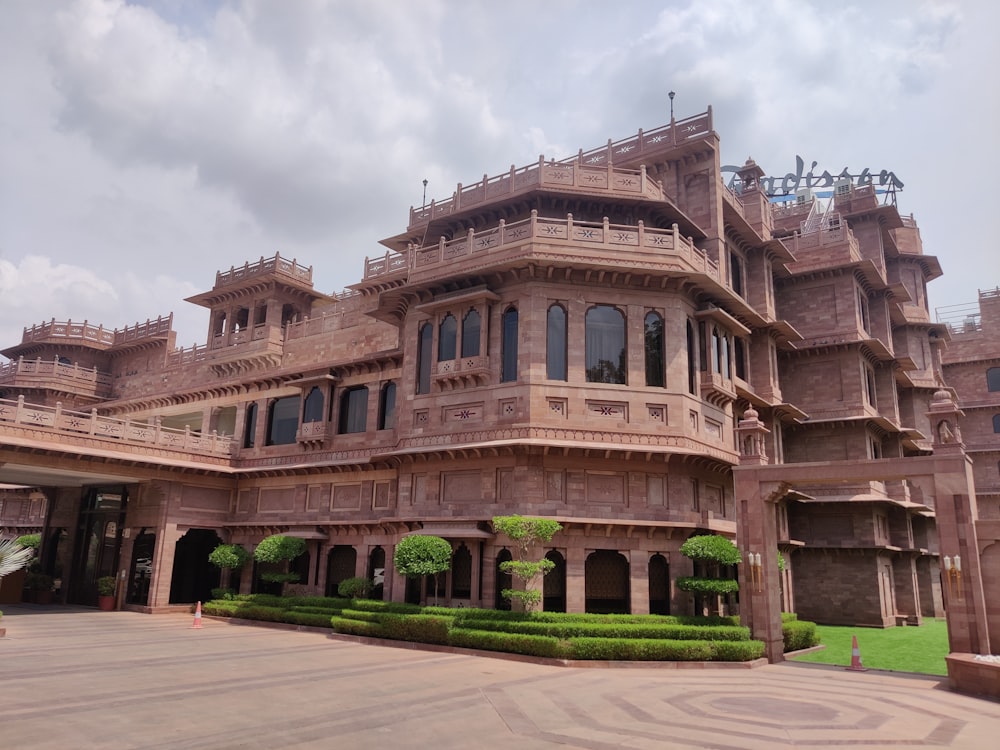 a large building with many windows