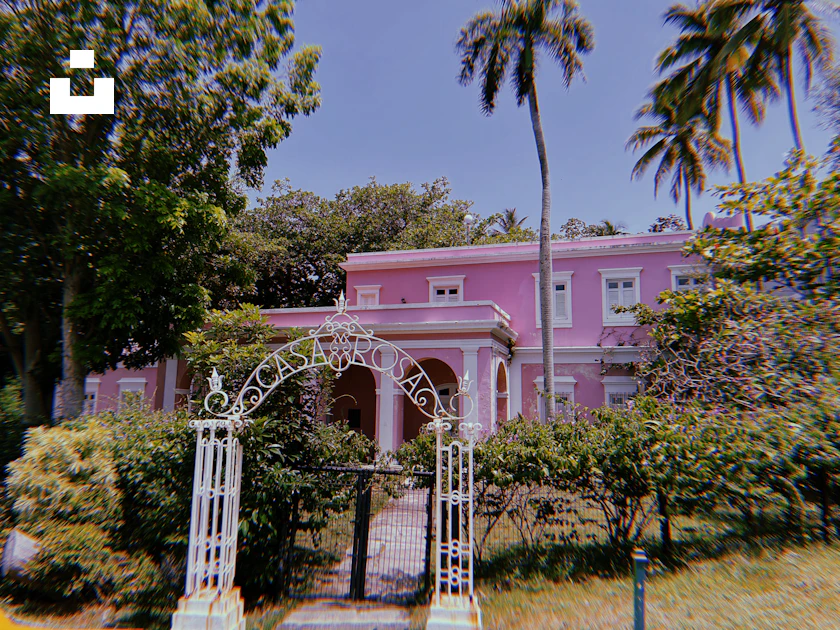 Casa Rosa Pr Foto Una casa rosada con una puerta – Imagen Puerto Rico gratis en Unsplash