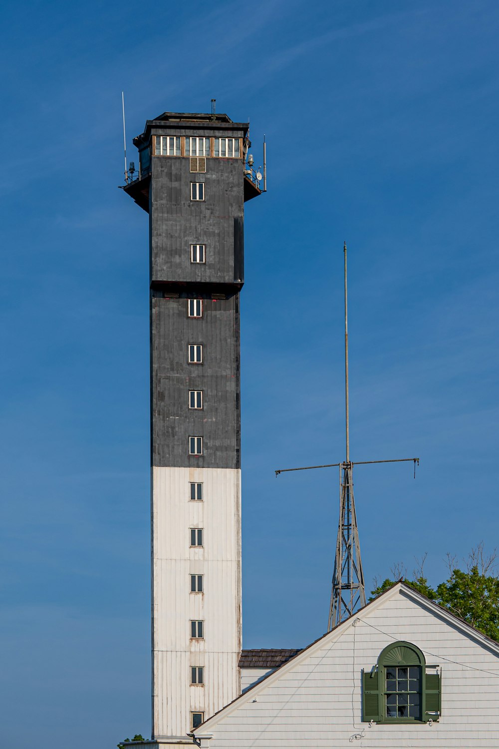 a tall tower with a antenna