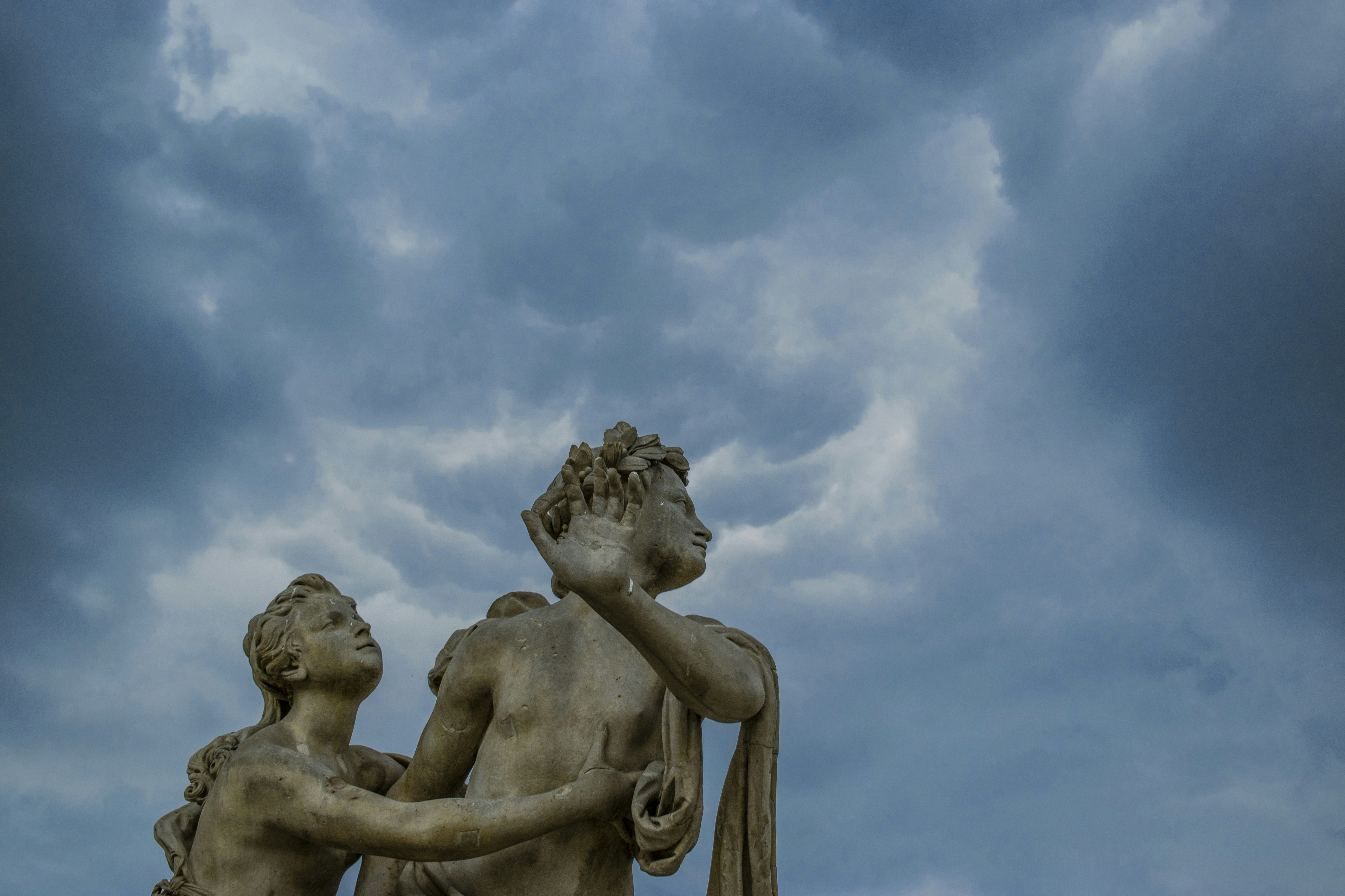 gray computer monitor