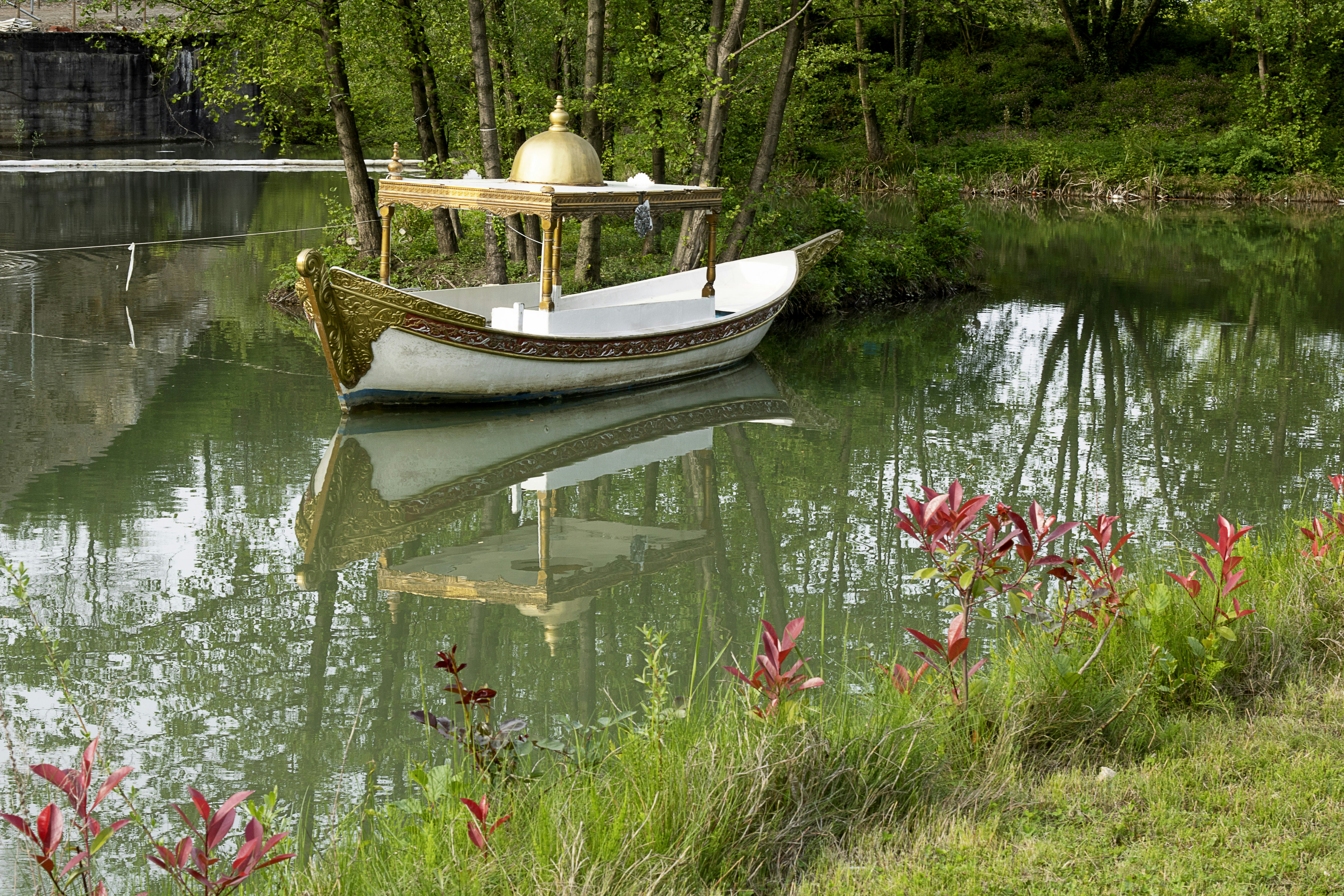 a boat sits in a lake