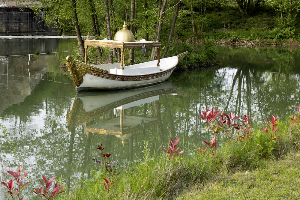 a boat sits in a lake