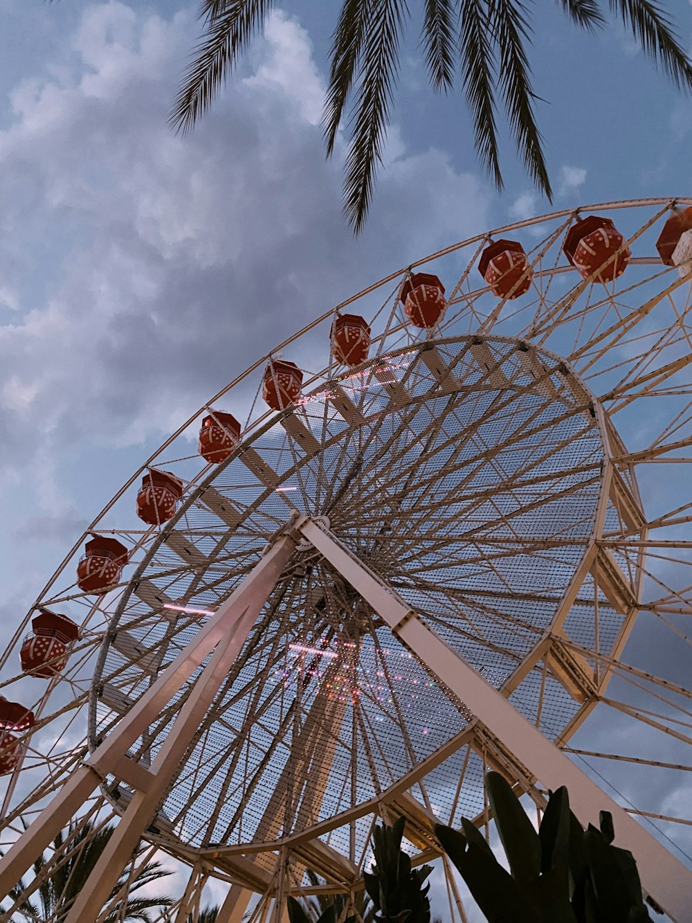 a ferris wheel with a cloudy sky