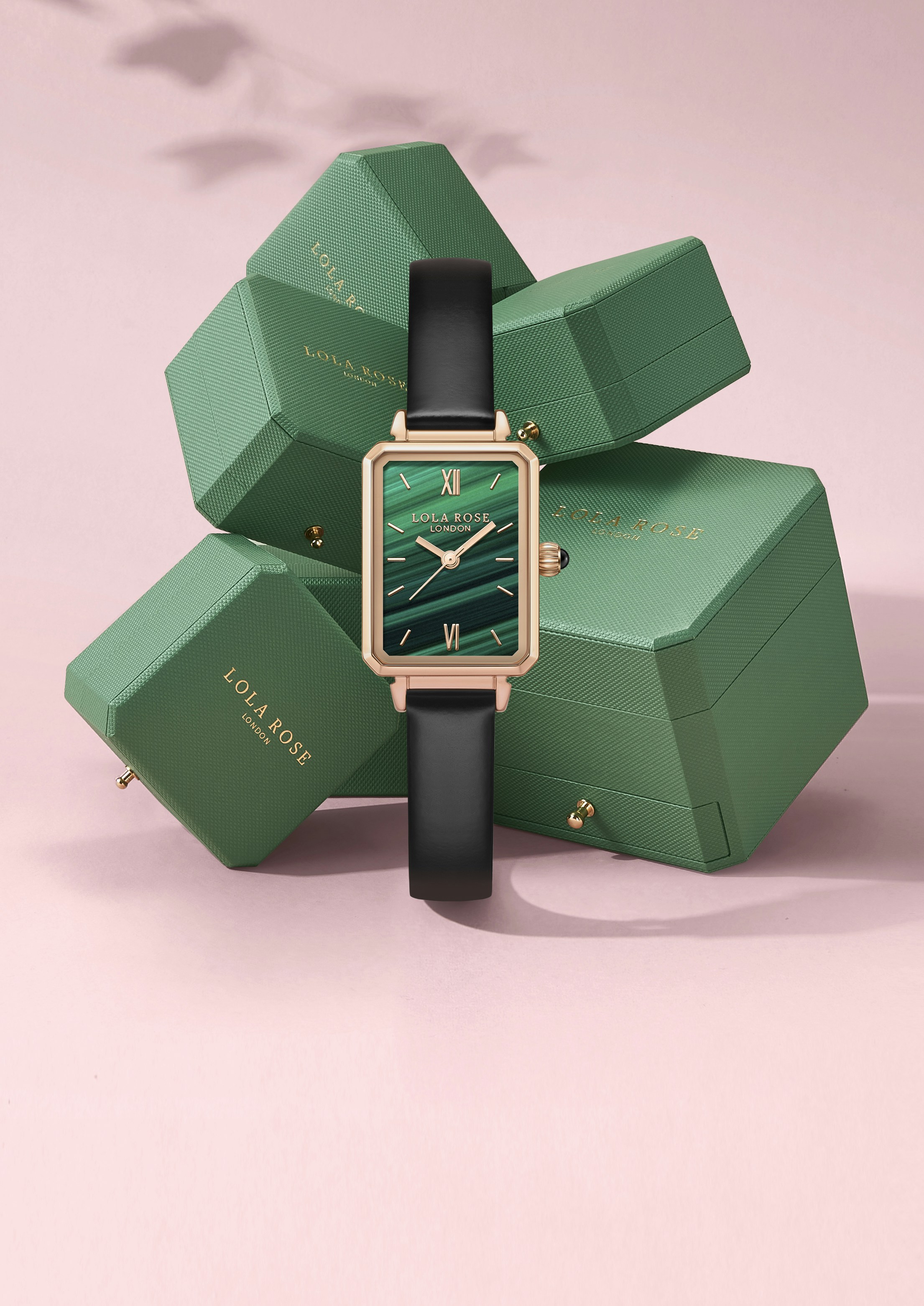 A watch on a wrist photo – Free Women watches Image on Unsplash